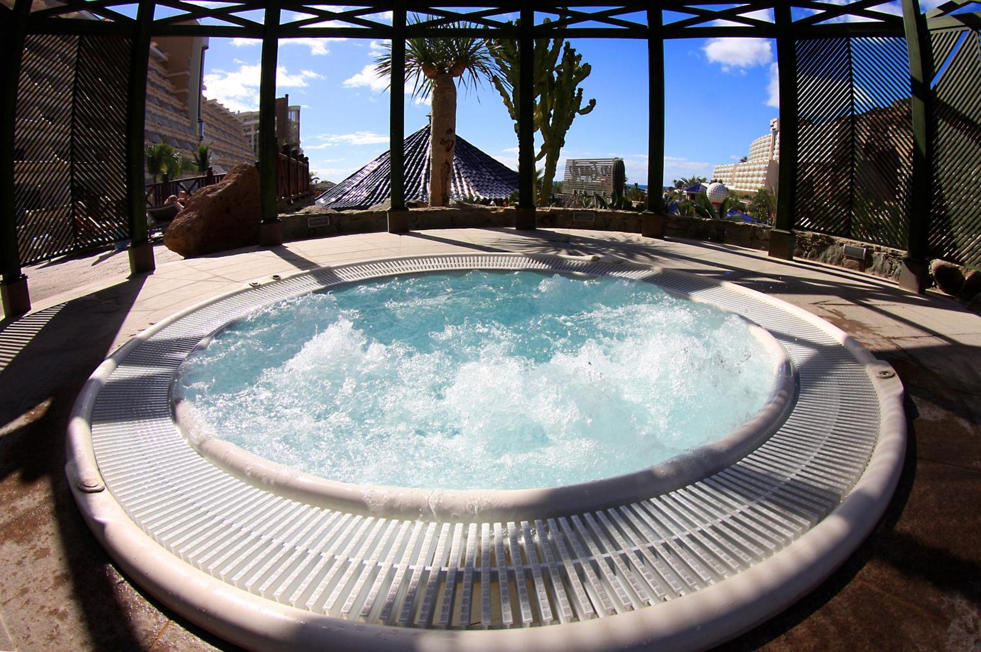 Hotel Livvo Lago Taurito & Aquapark Exterior photo